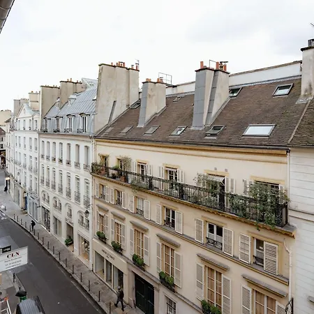 Veeve - Parisian Muse Paris